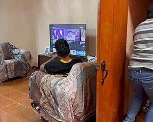 Stranger sneaks into bedroom to secretly meet with boyfriend in homemade amateur setting