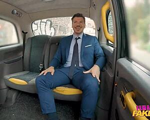 Man, this guy scores big with a wild taxi driver! 😜