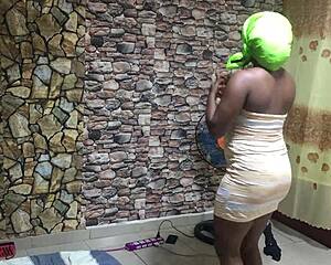 a cute amateur got her pussy pumped hard during home delivery service