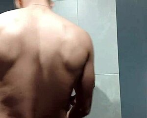 Muscle hunk gets his cock sucked in the gym