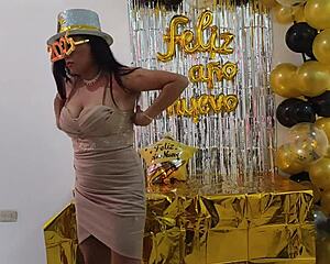 i fantasize about hot executive's shaved pussy on new year's