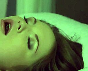 uhh, teen beauty fingerin’ herself solo, so hot...