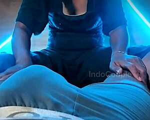 INDO AMATEUR FRIEND MASSAGE IN PUBLIC