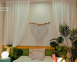 Damn! Her Lips Grip Tight While Fingering on Webcam!