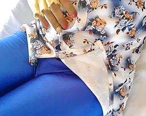 Desi fling with hot step-sister of a friend intrigues.