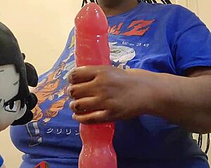 Priateľ Tee V3 zdieľa zábavný moment so svojou krivou priateľkou