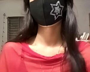 Indian girl performs live sex on video