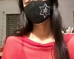 Indian girl performs live sex on video