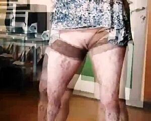 Klaudiaambergirl Masturbating Wildly While Dancing in Stockings