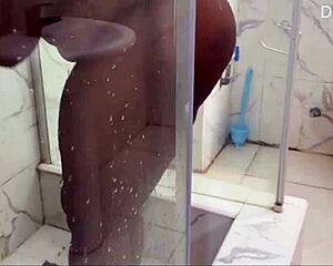 Hot quickie with boss’s wife in bathtub, so steamy! 🛁 Don’t miss it, subscribe now!