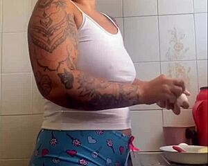 The narrative unfolds with exhibitionists flashing in public spaces.