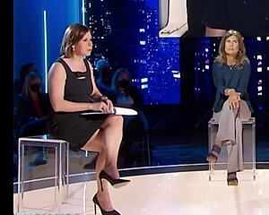 Bianca super sexy dame mûre montre ses jambes