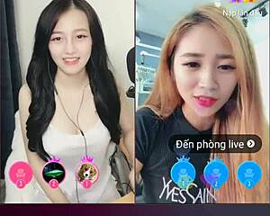 Wow, two cute Korean girls steaming up the Uplive stream!