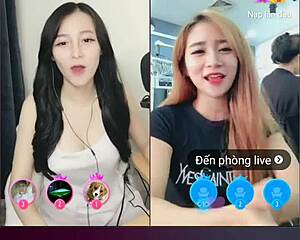 Wow, two cute Korean girls steaming up the Uplive stream!