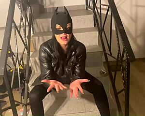 Papi, jsem tvá submisivní černá ebony špinavá hlavová kurva hračka, nech mě cucat a hrát se slinami.