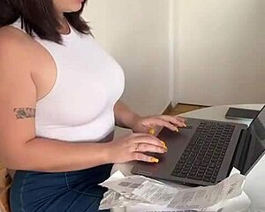 La Nueva Empleada Nalgona's Hot Cumshot Show