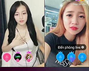 Wow, two cute Korean girls steaming up the Uplive stream!