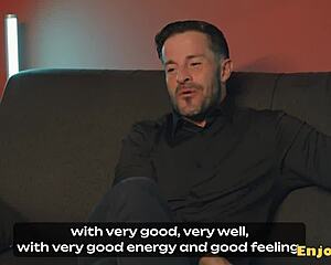 いたずらなヴァレンティナが禁断の欲望をフェラ後の魅惑のアナルに精液で探求