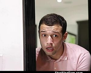 Kiki Klout elviseli Johnny Loves gonosz bánásmódját