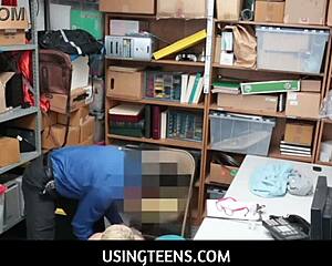 usingteen 18+s - arie faye dips her ebony pussy on the lp officer