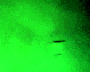 Double penetrating ebony milf's big pussy