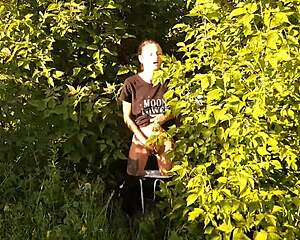 Hey, this brunette is masturbating in nature and cumming hard outdoors! 😍💦