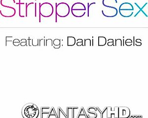 Dani Daniels jebe chlapa v striptízovom klube po tanci
