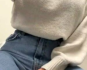 She sneaks a quick orgasm in the doctor’s office during a public visit