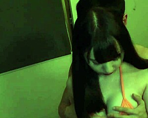 dude, this shy Japanese babe’s erotic fantasies lead to wild潮ファック!