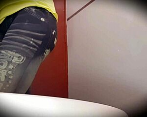 Mi profesor me grabo el coño a escondidas y luego deje que me folle?