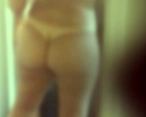 Ukryta kamera łapie Karinę i Lucasa w domowej dostawie pizzy