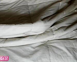 Milf Safada Trepando Com Dois Amantes E O Marido Corno