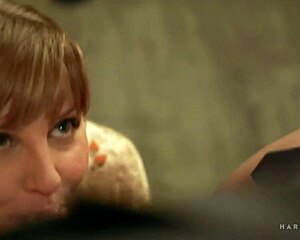 Blondínka dostáva dvojitú penetráciu, deepthroat a cowgirl na veľkom interracial kurci