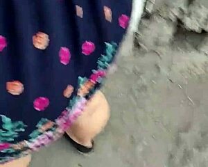 Sigo y le levanto la falda a mujer en la calle