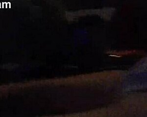 Cuñada mete dedos en coño mientras me hago una paja con polla grande