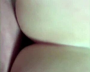 רוצה לראות את הבלונדינית השמנה מקבלת קרימפי?