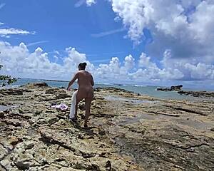 Μπορεί ο Ted να αντέξει τη όμορφη μελαχρινή που ανοίγει τον κώλο της στο Morro De Sao Paulo;