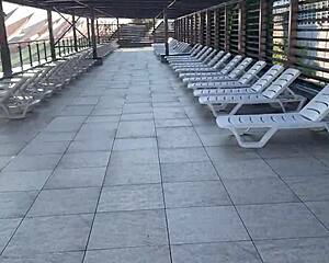 휴가에서 야생 스팽킹 순간들 캡처해