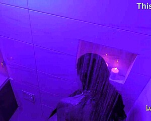 valen y danyla se dan una ducha de placer