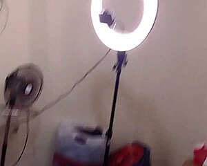 Stepmother and stepdaughter try lesbian sex for the first time 😍