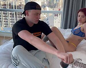 me follo a johabettina la novia de mi hermano cofla cuando nos deja solos espero que nunca se lo diga