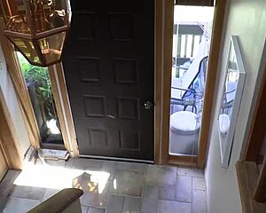 Pengasuh Lilith Grace dapat creampie dari Seth