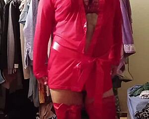 modelando mi nueva lenceria roja sexy