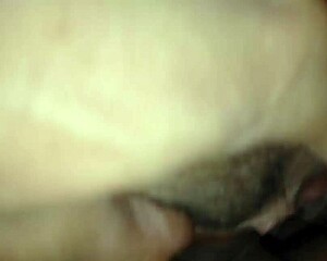 เอาควยให้เธอดูดและเลียหีก่อนยัดเข้าไปในหีของเธอ