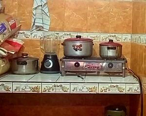 �ay que rico recibo mi cremita de semen en la cara tan bueno para el cutis �quien mas tiene mas leche para mi