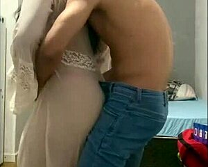 Hot novinha came over just to give her tight ass bare