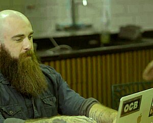 Couple Skips Out To Fuck 😈