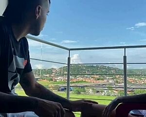 Viendo el pasaje mi hermanastra se pone ganosa d meterle mi gran polla. She dominates with big ass and tits in homemade action
