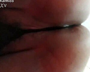 mi esposa mostrándome el culo en tanga