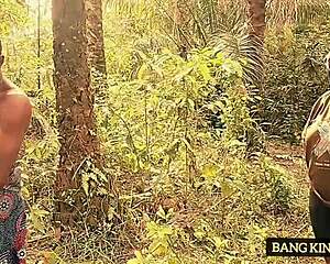 Former college mate enjoys hardcore outdoor sex with bbw bush